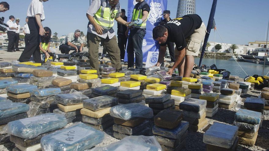 Vídeo | Incautados 1.300 kilos de cocaína en un portacontenedores en Cádiz