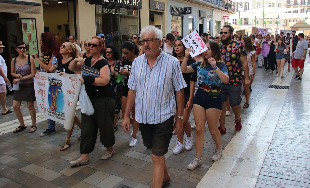 Centenares de personas se unen en Málaga contra la tauromaquia