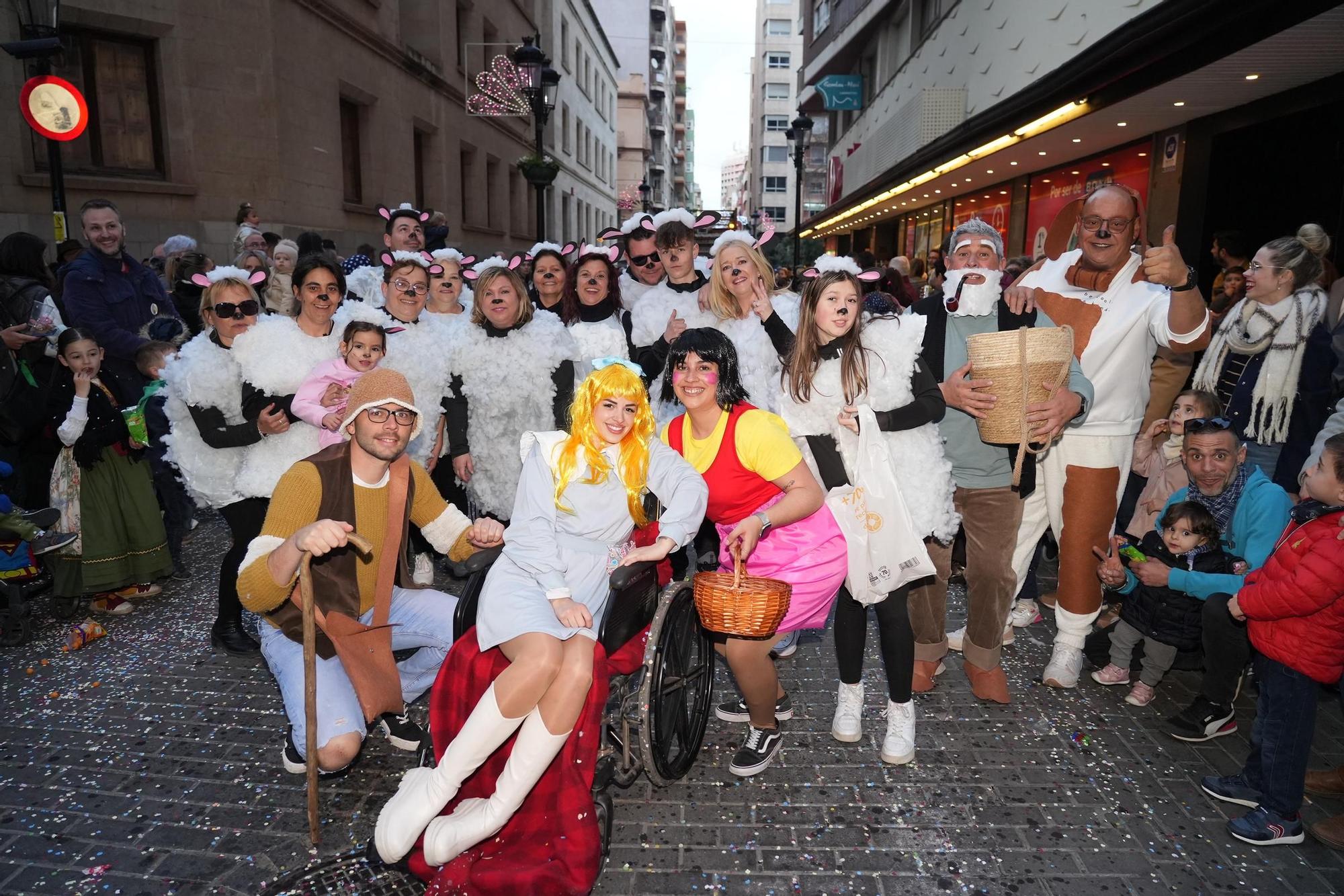 Desfile de animación de collas y carros engalanados