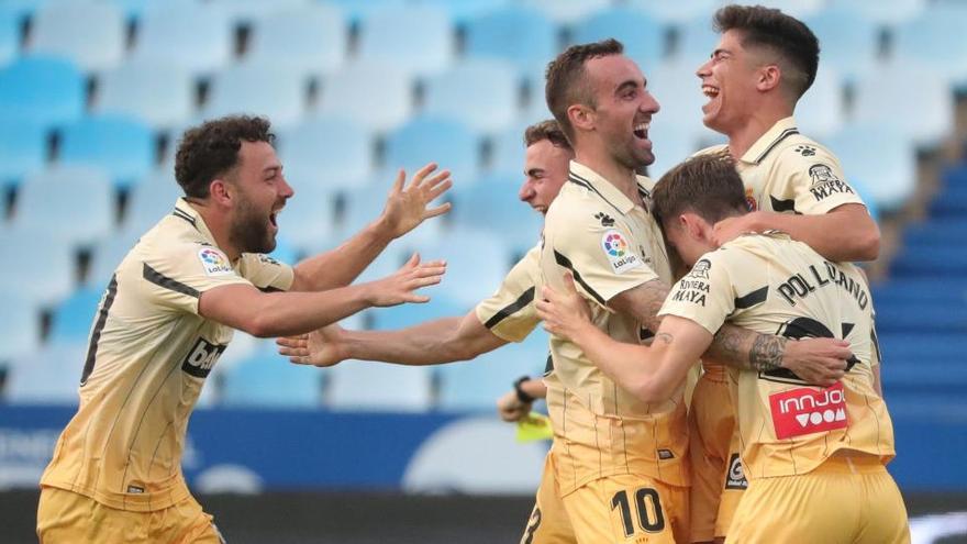 Els jugadors de l&#039;Espanyol celebren l&#039;ascens a primera