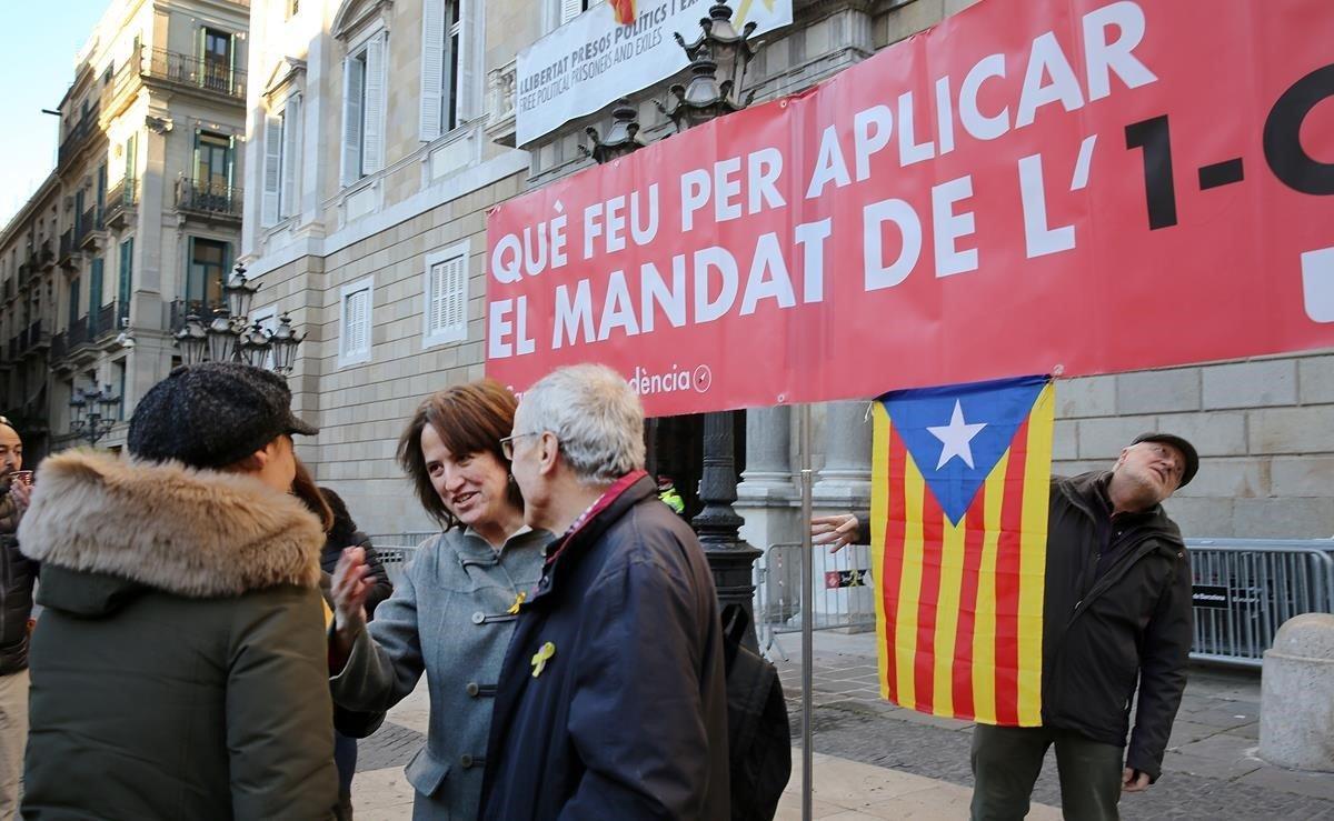 La Asamblea Nacional Catalana (ANC) ha iniciado este lunes una serie de veinte concentraciones seguidas cuyo objetivo es presionar al Govern y a los grupos parlamentarios para que se “reafirmen” en el mandato del 1 de octubre de 2017.