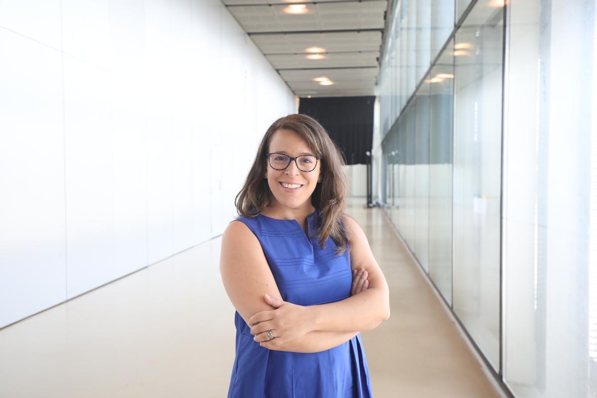 Mar Cabra, en uno de los pasillos del Palacio de Congresos de la Expo de Zaragoza.