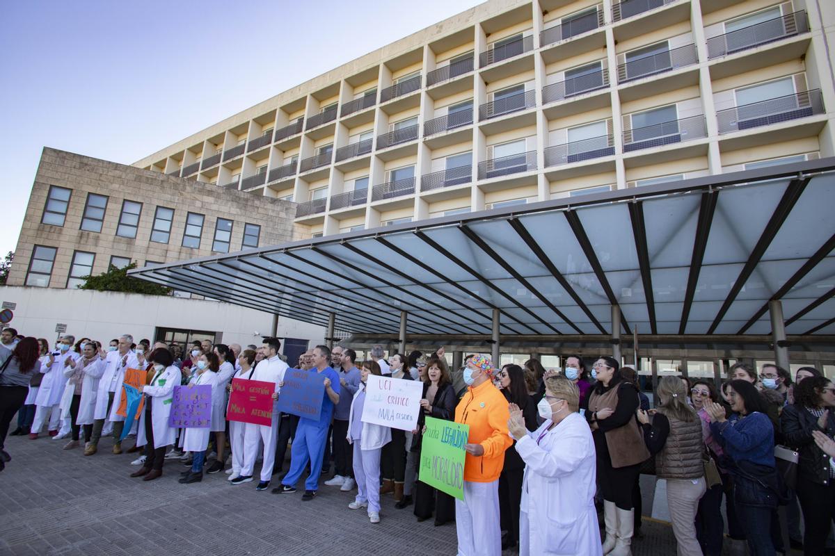 Personal sanitario en una concentración de protesta.