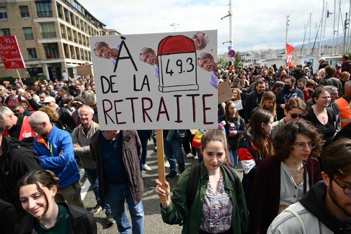 Novena jornada de paros y protestas en Francia por la controvertida reforma de las pensiones de Macron