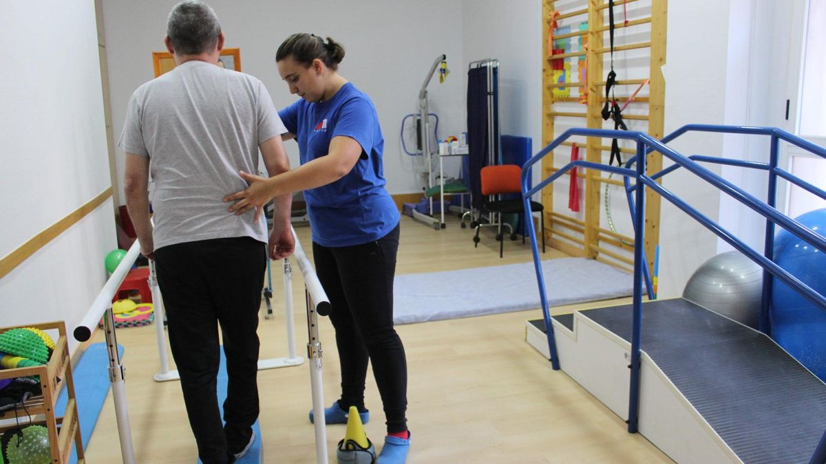 Servicio de fisioterapia ofrecido por la Asociación Murciana de Esclerosis Múltiple.