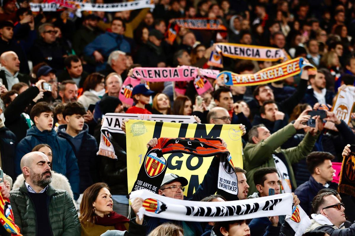 La afición cargó contra el técnico y los jugadores a la conclusión del partido