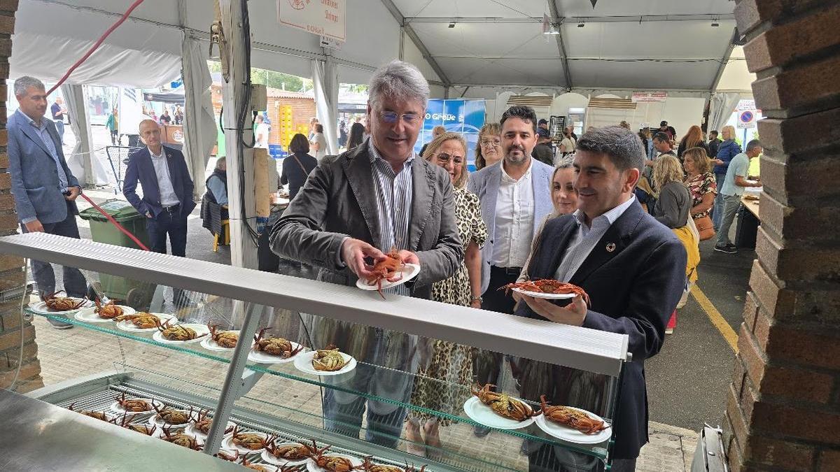 El alcalde con el delegado del Gobierno, el portavoz del PP y otras autoridades en el Marisco.