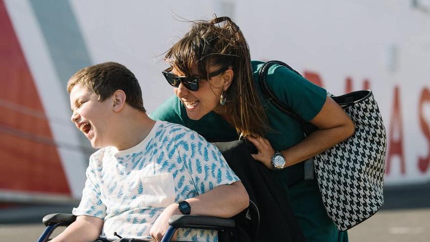 Así es la familia de Ángel, el "hijo" de Candela Peña en la serie 'Hierro'