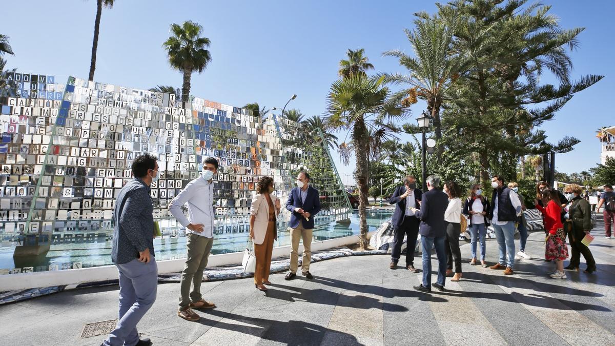 Las arquitecturas efímeras ya están en la calle en Torrevieja