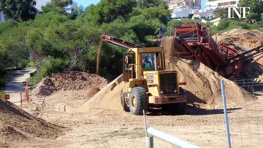 Torrevieja restaura una rambla cegada por 17.000 m3 de arena con la que regenerará sus playas
