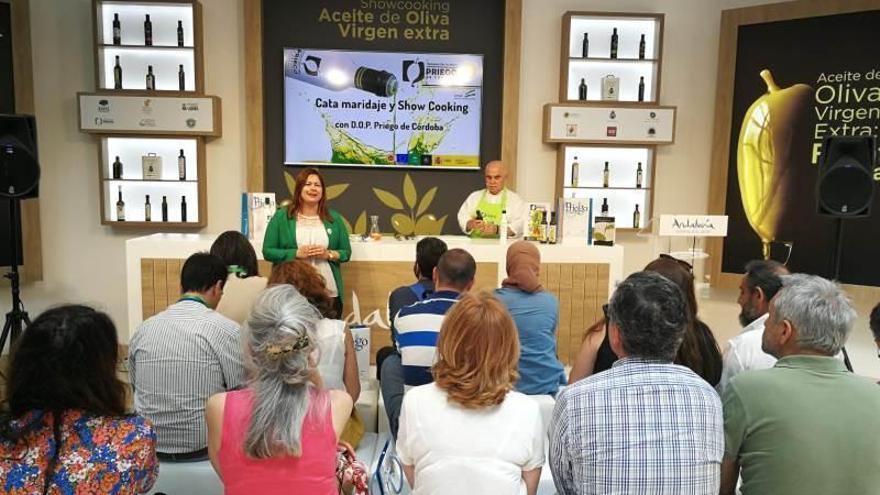 Los aceites de Priego de Córdoba, protagonistas culinarios en el stand de la Junta en Expoliva