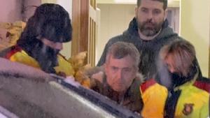 El detenido por el crimen de Susqueda Jordi Magentí, a la salida del registro de la casa familiar de Anglès.