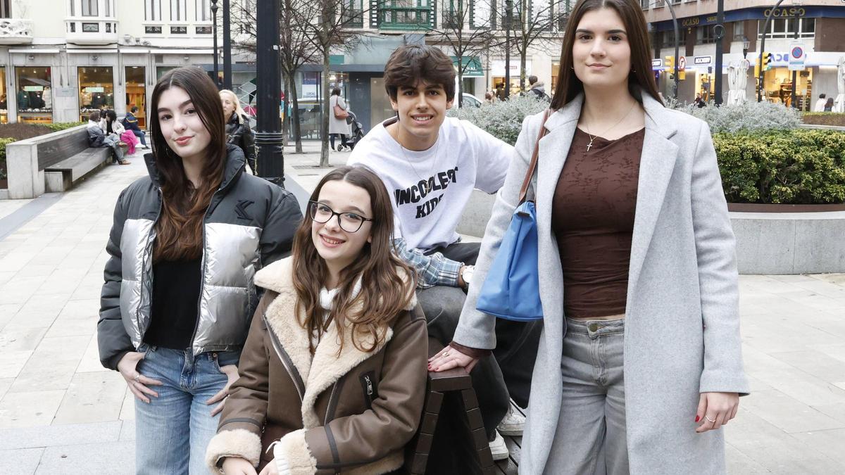 VÍDEO: Cuatro alumnos gijoneses logran una beca de la Fundación Amancio Ortega para estudiar un curso en Estados Unidos o Canadá