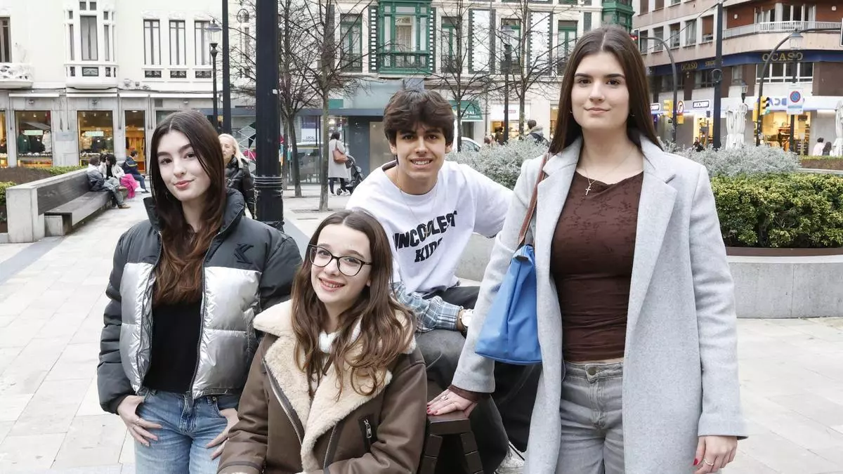 VÍDEO: Cuatro alumnos gijoneses logran una beca de la Fundación Amancio Ortega para estudiar un curso en Estados Unidos o Canadá