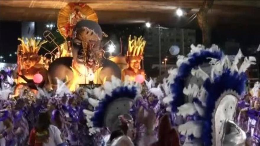 La fiesta en el 'sambódromo', plato fuerte de los carnavales de Río