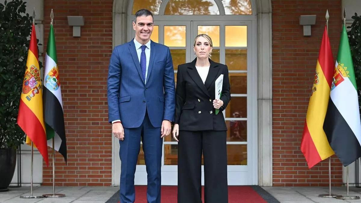 La polémica por el feminismo enfrenta a Sánchez y Guardiola y sitúa el bloqueo de Extremadura en el centro del debate electoral en Castilla y León.