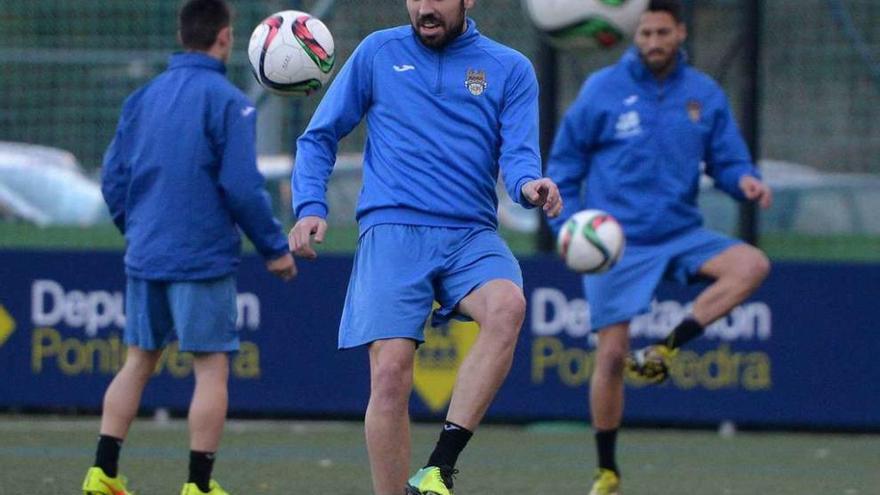 Jacobo Millán durante un entrenamiento con el equipo. // G. Santos