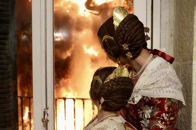 Carmen y Marta se despiden de Alicante con la ceremonia del fuego