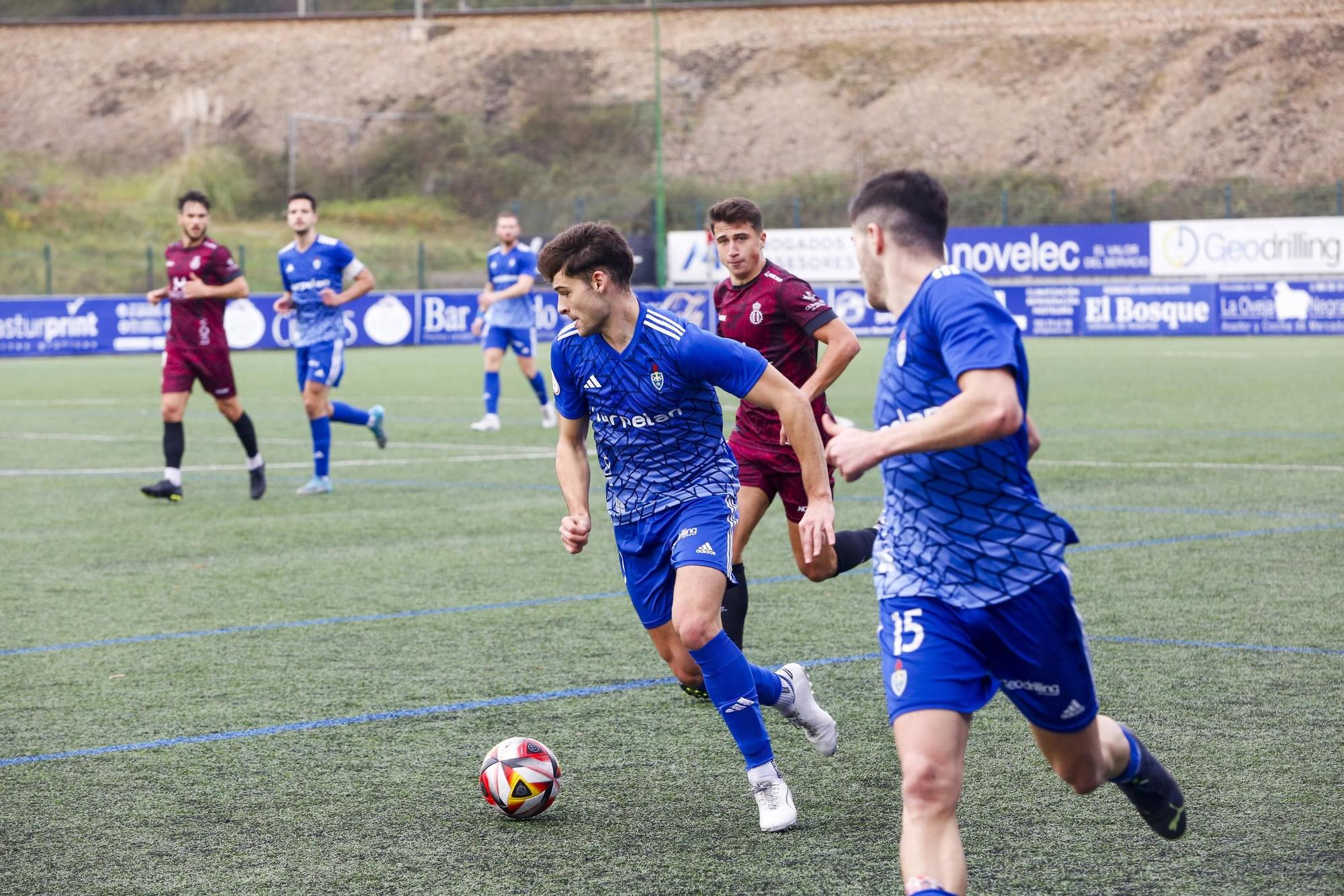 Las imágenes de la victoria del Avilés en el campo del Covadonga: segunda consecutiva de los blanquiazules