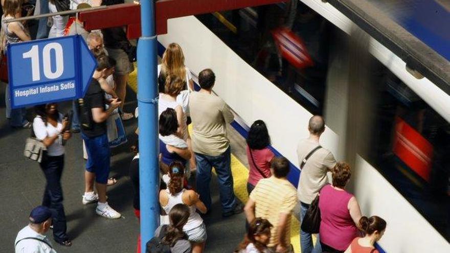 Prisión a un hombre por arrojar a otro en las vías del tren en Madrid