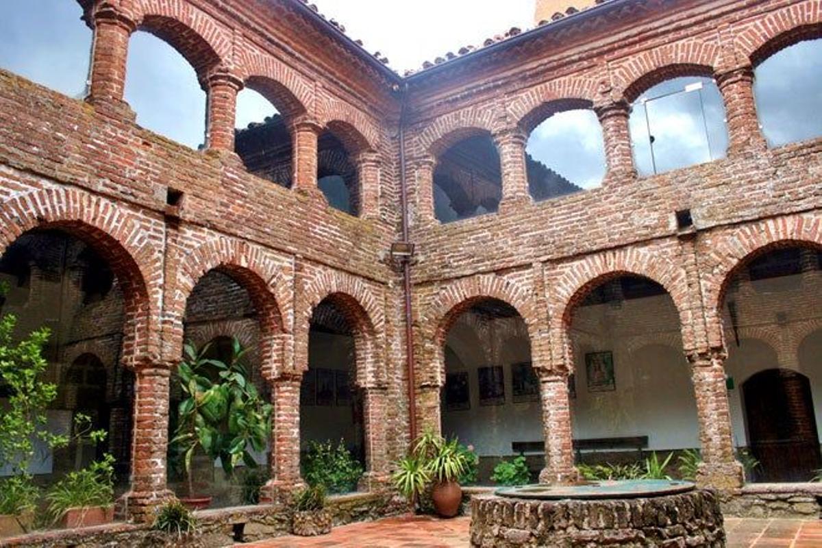 Claustro del Monasterio de Tentudía