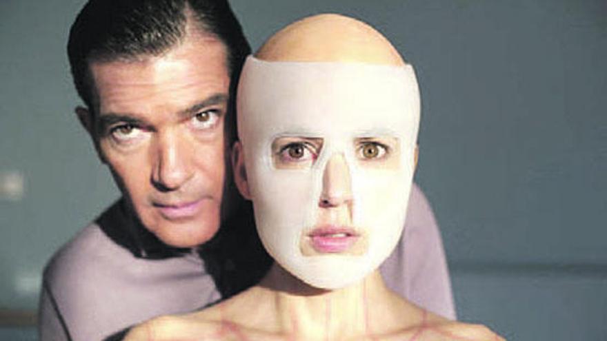 Antonio Banderas y Elena Anaya, en «La piel que habito».