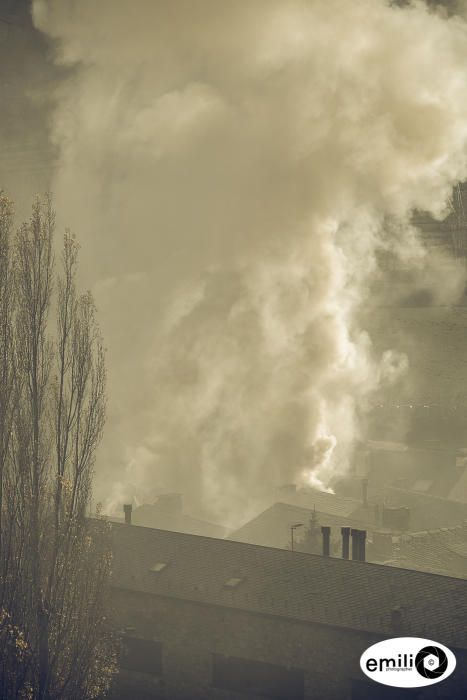 Un incendi crema la teulada d''una casa de Llívia i obliga a evacuar els veïns