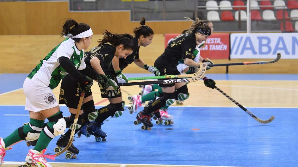 Las jugadoras del Liceo, durante el partido contra el Vilanova en el Palacio de Riazor.