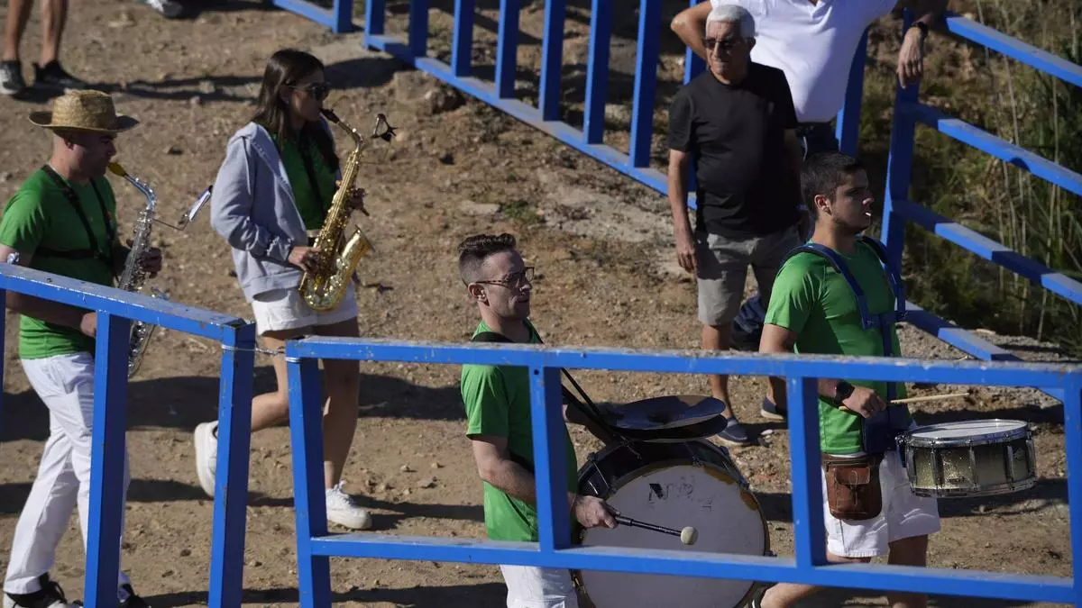 Fuentelapeña vibra con el pimer encierro de prado