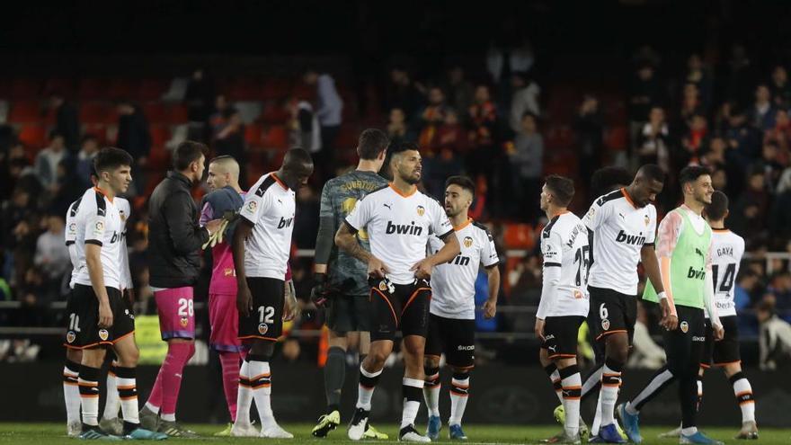 Jugadores del Valencia C. F durante un partido.