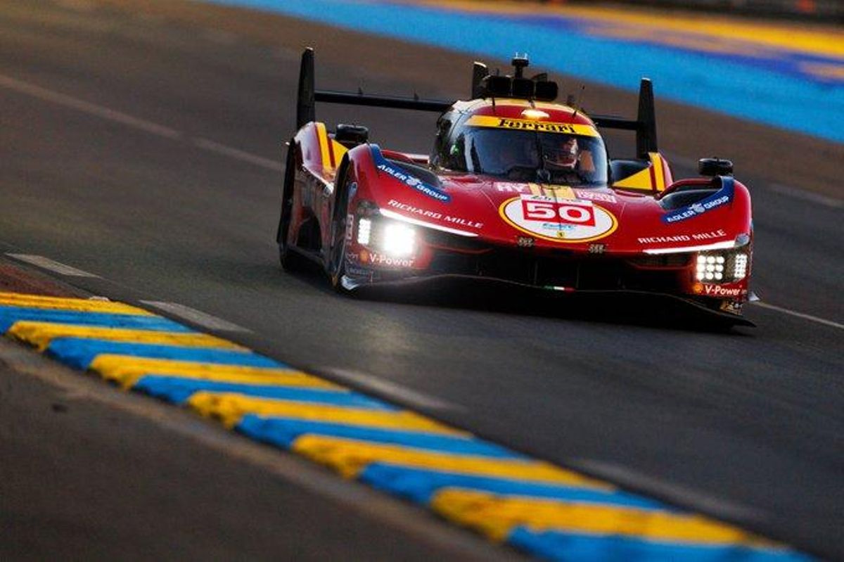 El Ferrari número 50 de Miguel Molina