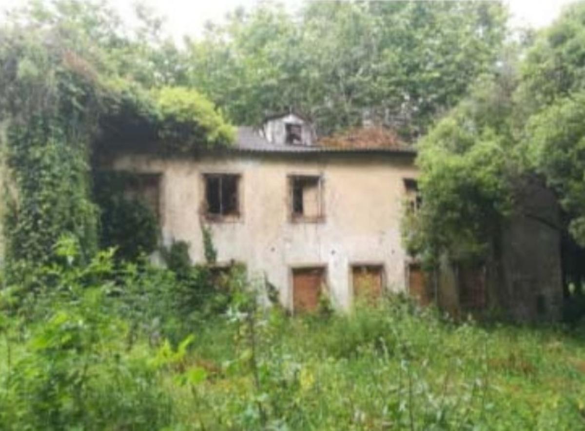 Los restos del Pazo dos Serrano.