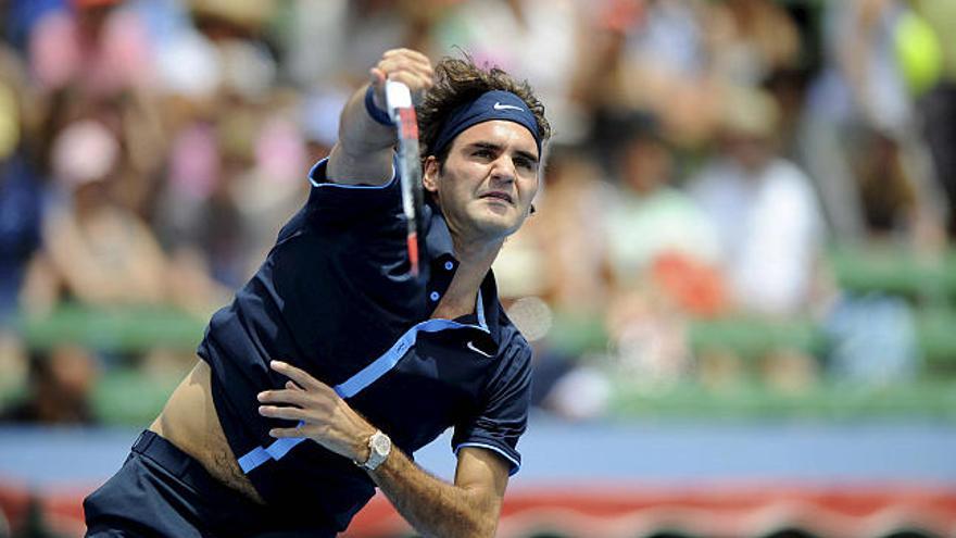 El suizo Roger Federer, en acción contra el español Fernando Verdasco, durante el torneo de exhibición de Kooyong en Melbourne (Australia).