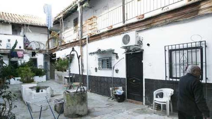 Patio del Corralón de las Dos Puertas, en la calle Curadero, 6, ayer.