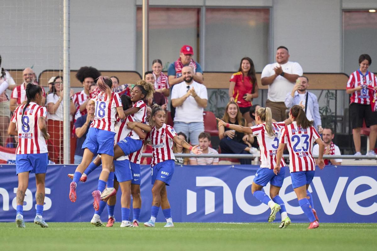 Las jugadoras del Atlético de Madrid Femenino celebran un gol