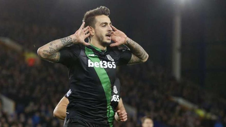 Joselu celebra un gol con la camiseta del Stoke la pasada temporada.