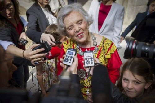 La escruitora mexicana ha recibido el Cervantes en Alcalá de Henares de manos del Rey.