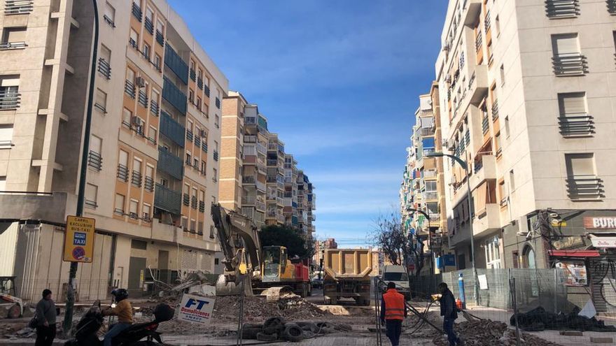 El edificio que ocupaba la parcela ha sido demolido para abrir la calle Río Gargáliga.