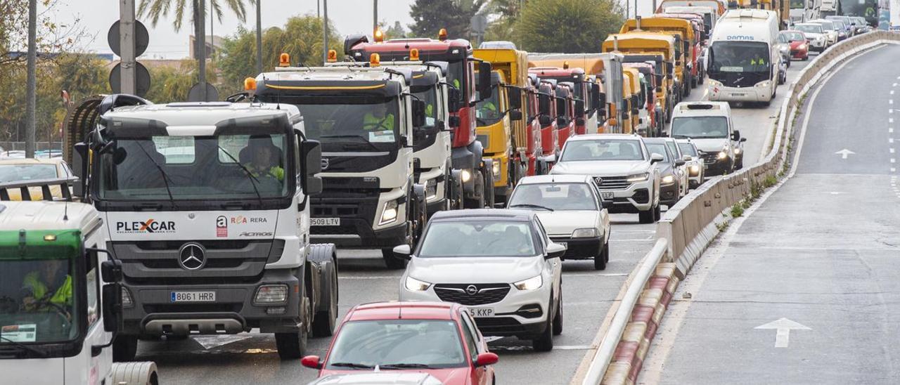 La rebaja del abono de transporte y otras 7 medidas clave aprobadas por el Gobierno