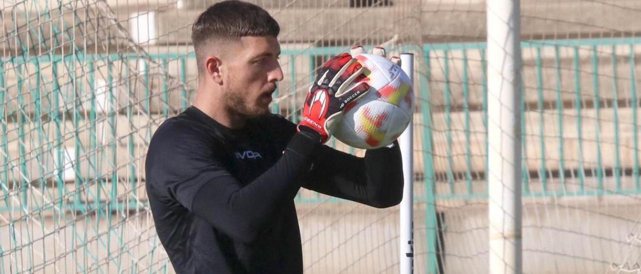 Carlos Marín, durante el entrenamiento del Córdoba CF de este miércoles.