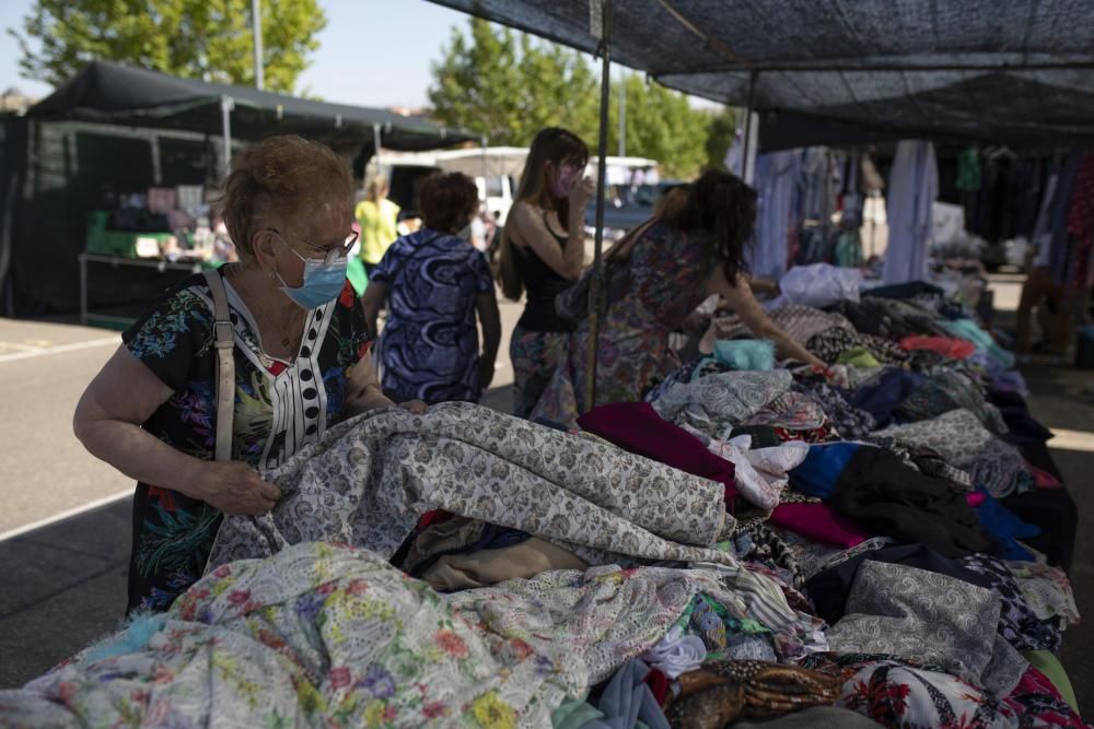 Mercadillo de la nueva normalidad en Zamora