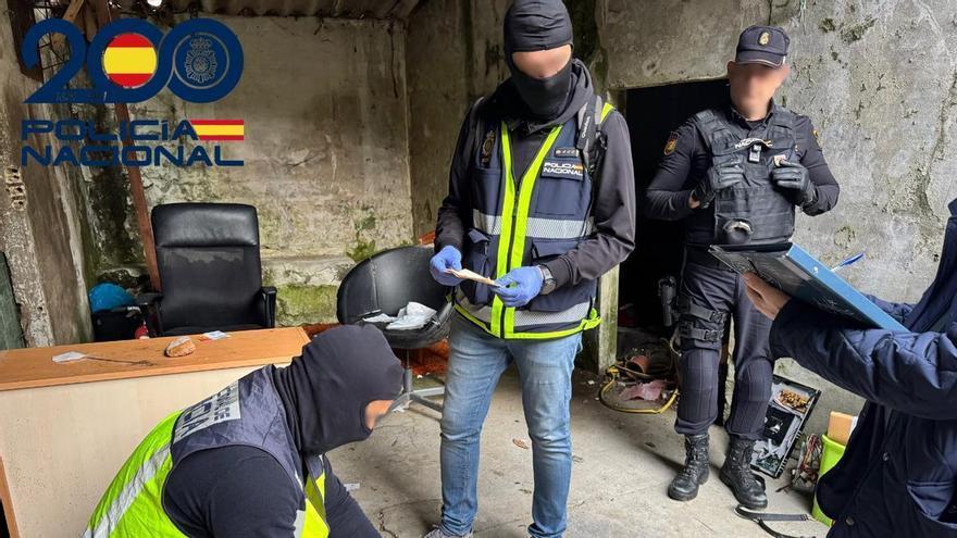 La Policía Nacional desarticula un punto negro de venta de drogas en Vigo y detiene a tres personas