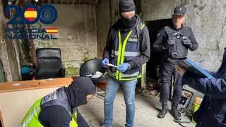 La Policía Nacional desarticula un punto negro de venta de drogas en Vigo y detiene a tres personas
