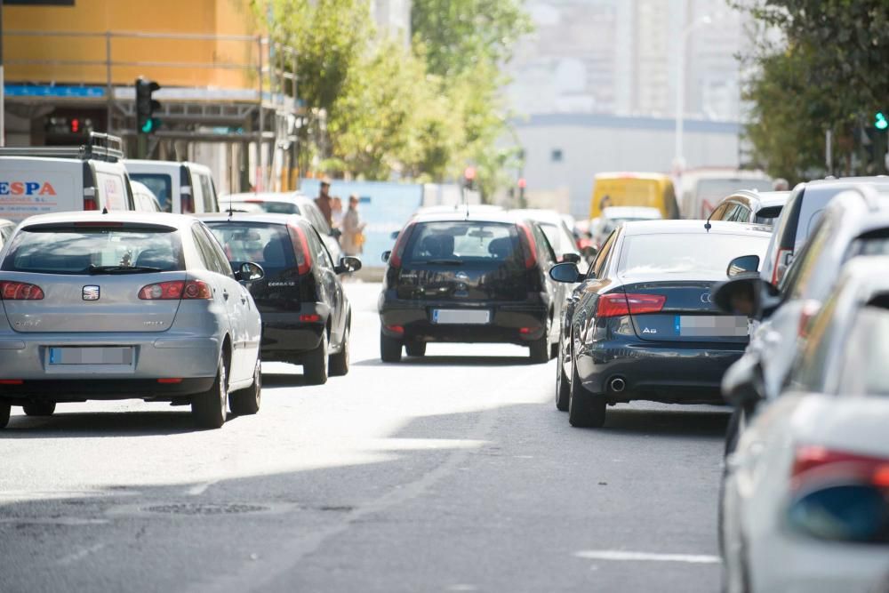 El Concello inicia una campaña permanente contra todos los estacionamientos indebidos.