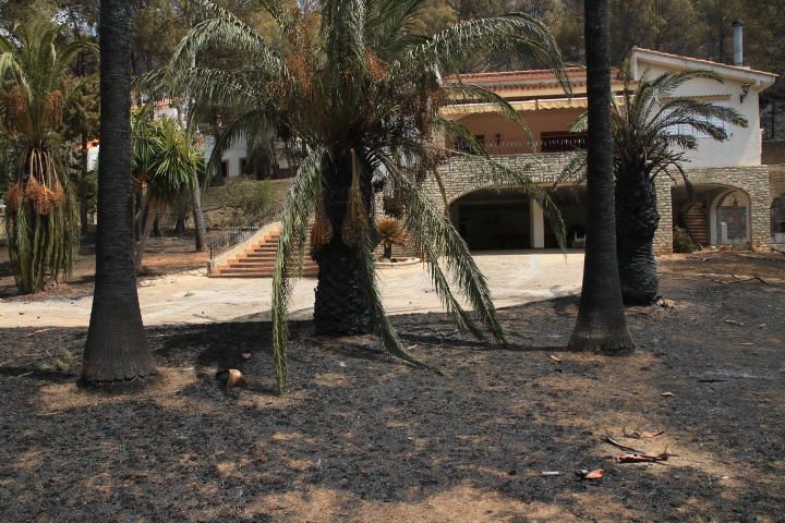 Incendio forestal entre Pinet, La drova y Marxuquera