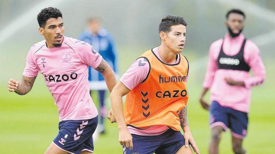 El atacante colombiano James Rodríguez durante su primer entrenamiento con el Everton.