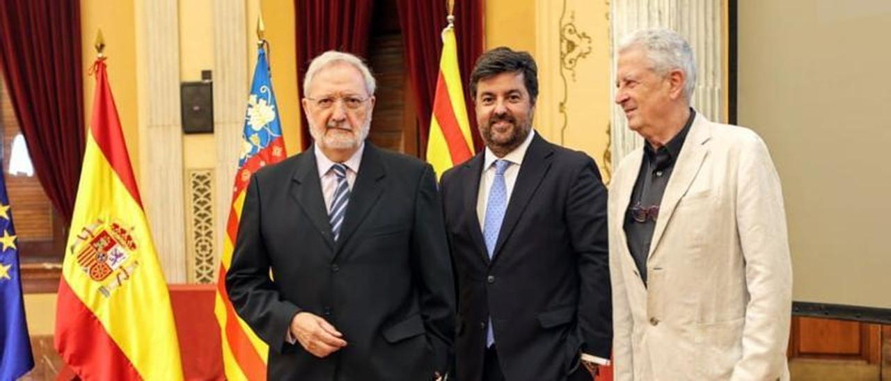 Enrique Masiá, Gonzalo Bou y Fernando Mut, durante la presentación en Alcoy.