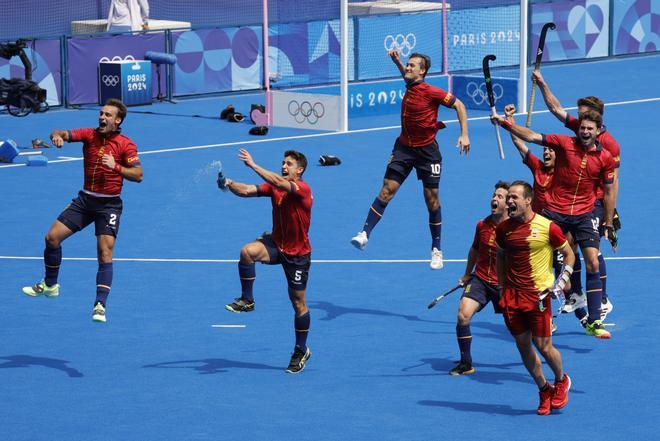 Jugadores de la selección española celebran durante el partido de cuartos de final entre Bélgica y España celebrado en el marco de los Juegos Olímpicos de París 2024 en Colombes, Francia