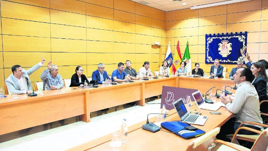 CC se queda sin apoyos en Pájara y en el Cabildo en su rechazo a las maniobras