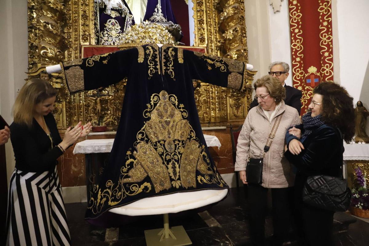 Presentación de la túnica de torero del Rescatado restaurada.